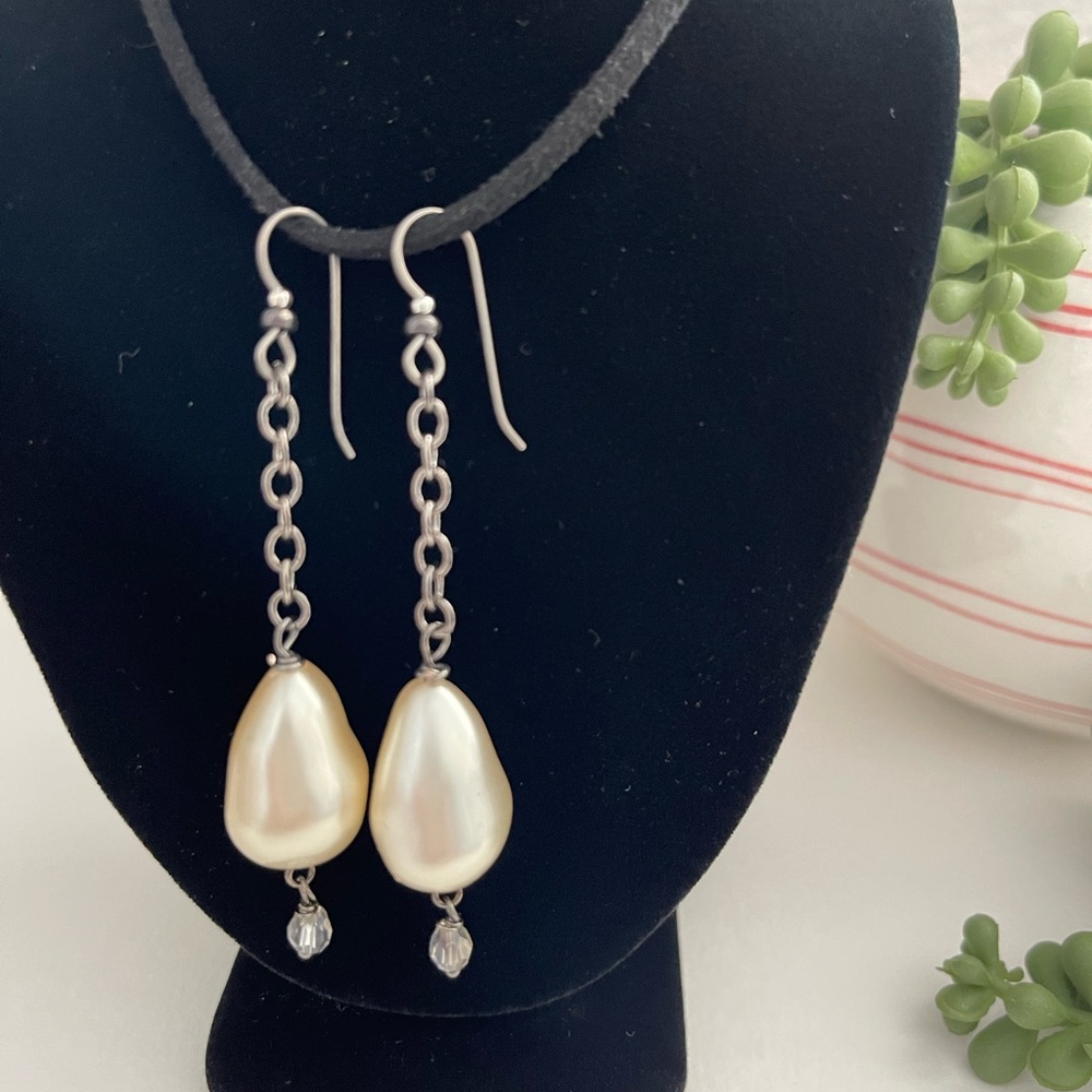 Gunmetal Drop earrings with Pearl & Sinox crystal